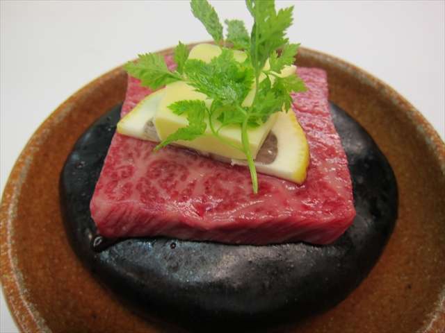 牛石焼(黒毛和牛A5)